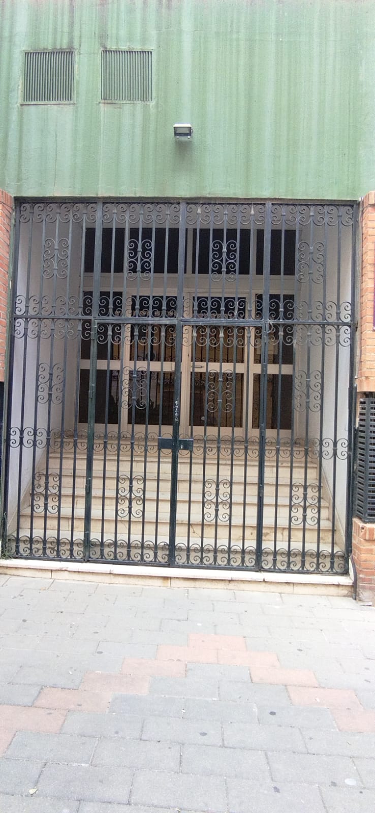 imagen de trabajo de pintura en rejas
