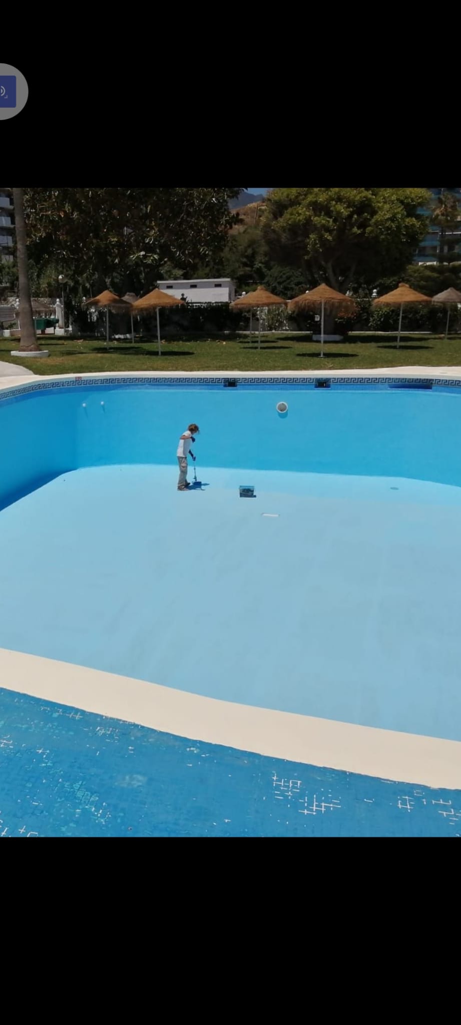 imagen de trabajo de pintura en piscinas