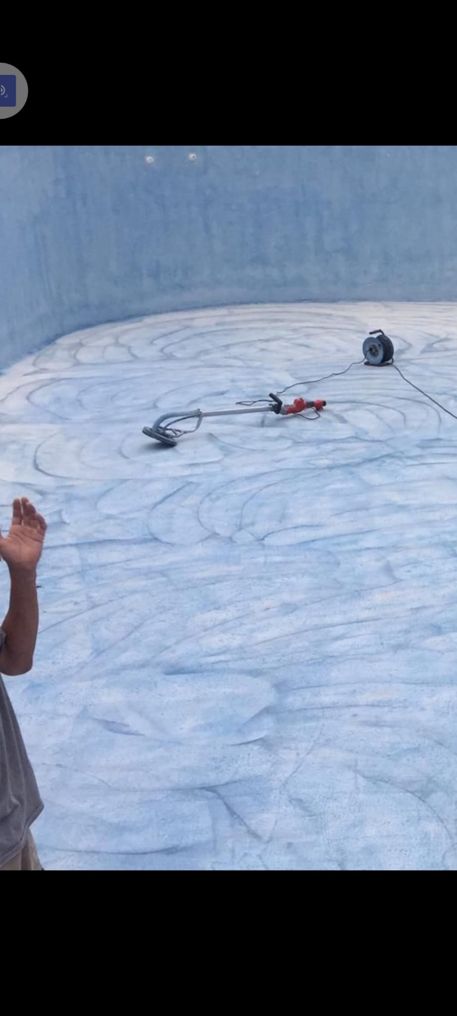 imagen de trabajo de pintura en piscinas