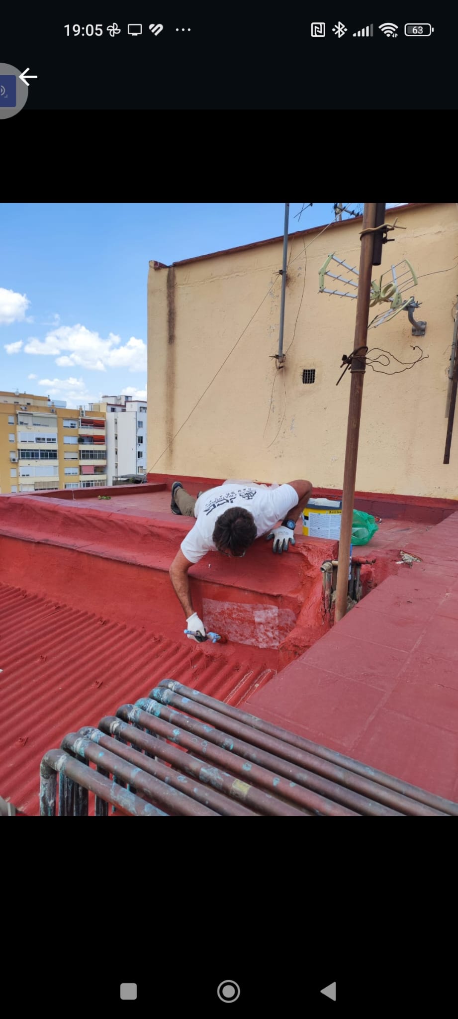 imagen de trabajo de pintura en piscinas