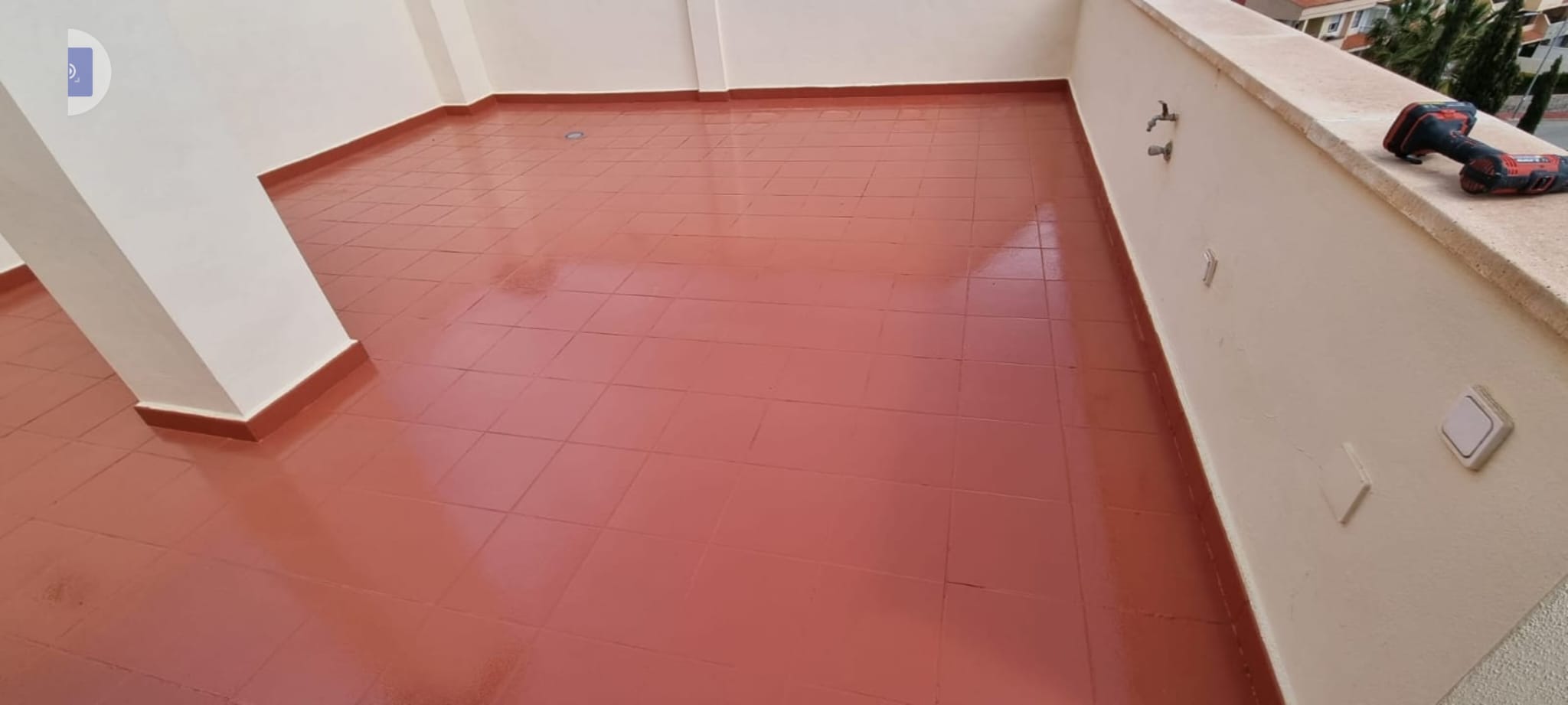 imagen de trabajo de pintura en piscinas