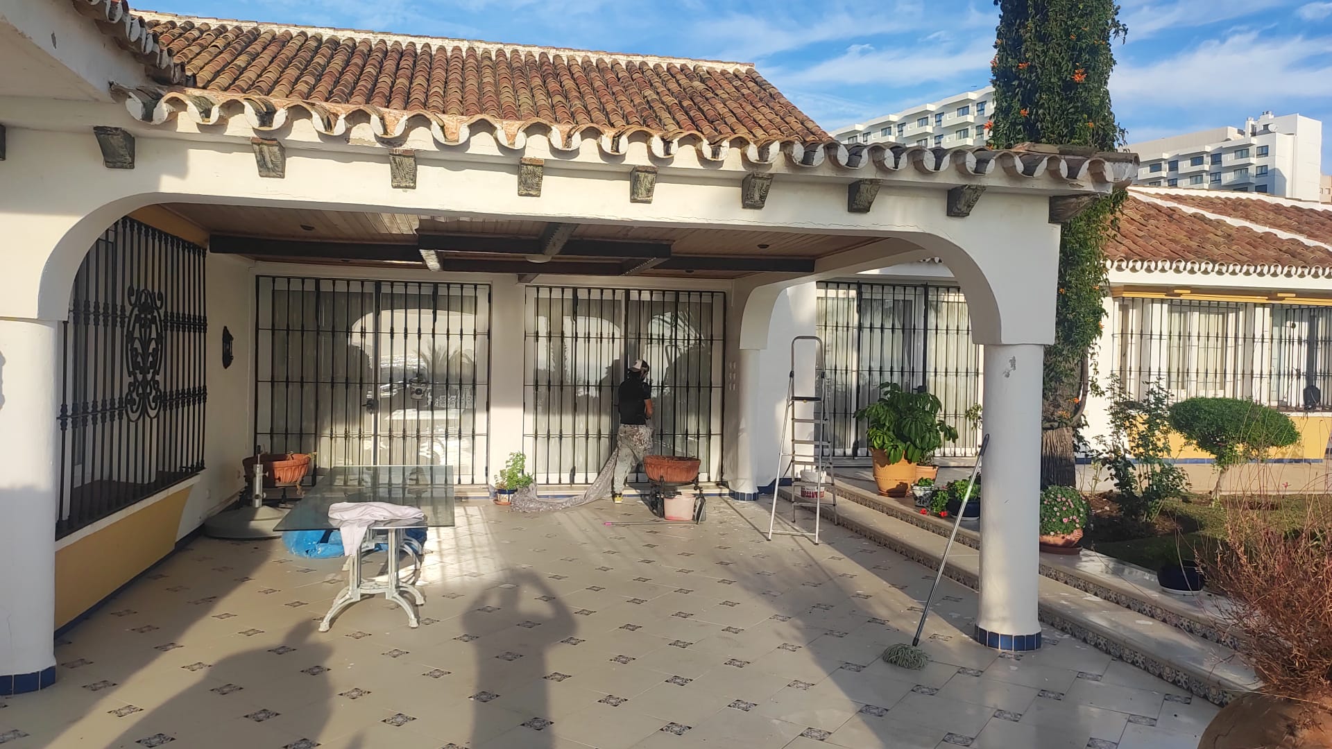 imagen de trabajo de pintura en rejas